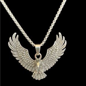 EAGLE WITH WINGS SPREAD NECKLACE‎